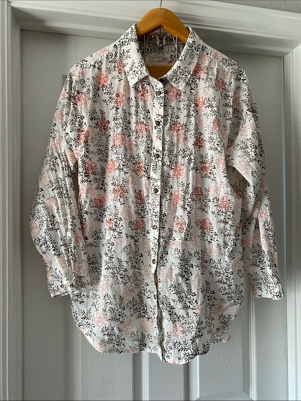 Anthropologie Enchanted Floral Embroidered Buttondown Tunic Top M/L